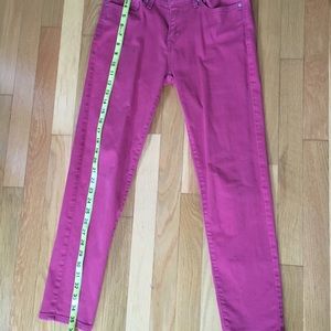 Ladies Barn Red Levi’s ankle jeans